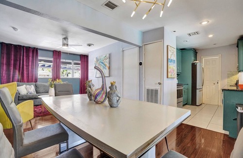 North Corals Casa | GAY mens heated pool guesthouse/clothing optional w/ game room 10min from Wilton