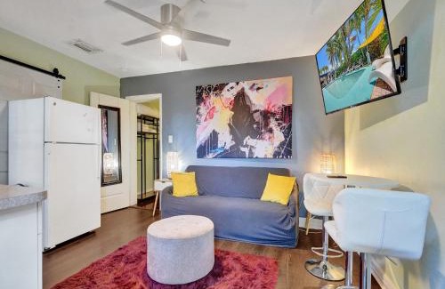 Coral Heights Casa | GAYClothing optional Pool retreat men only w private Courtyard