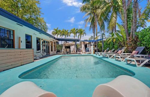 Coral Heights Casa | GAYClothing optional Pool retreat men only w private Courtyard