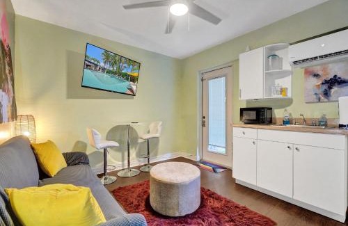 Coral Heights Casa | GAYClothing optional Pool retreat men only w private Courtyard
