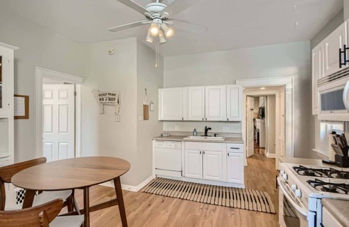City Park Apartamento | Gaylord by Modern Midstay / 1Block to CityPark #G1