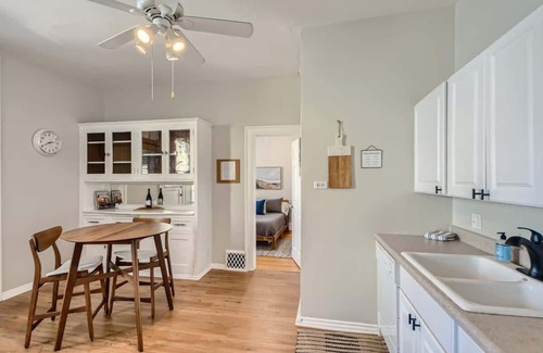 City Park Apartamento | Gaylord by Modern Midstay / 1Block to CityPark #G1