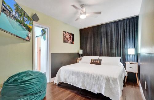 Coral Heights Casa | GAYPool Side Pleasure CLOTHING OPTIONAL MENS only guesthouse