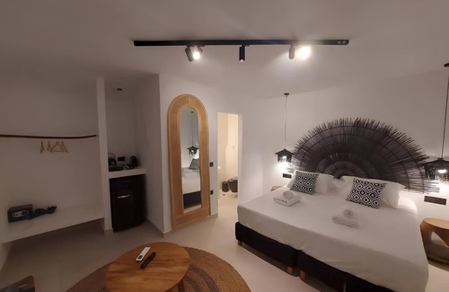Imerovigli Hotel | Gazelle Living
