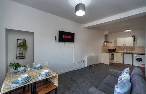 Neath Apartamento | Fully Equipped Kitchen, Double room