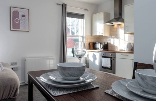 Neath Apartamento | Fully Equipped Kitchen, Double room