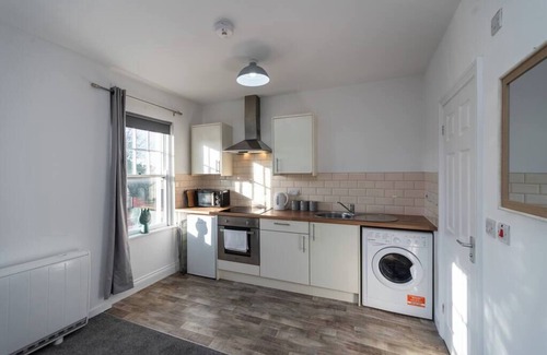 Neath Apartamento | Fully Equipped Kitchen, Double room