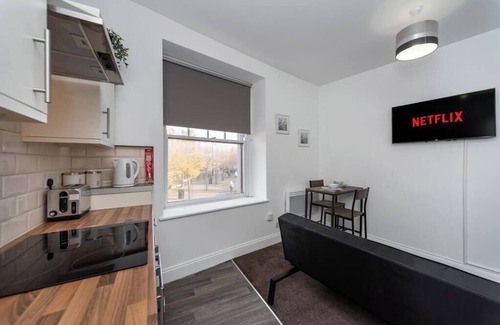 Neath Apartamento | Fully Equipped Kitchen, Double room
