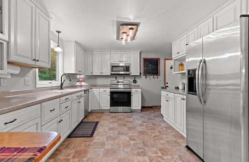 Ledgeview Casa | GB Packer game or Summer Retreat: Entertain or Relax in privacy and comfort