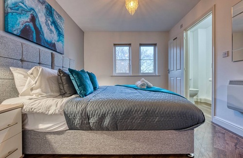 Sutton Coldfield Apartamento | Blue Cedar 2 Bed, 2 Bath Apt with Parking, Birmingham by 360Midlands