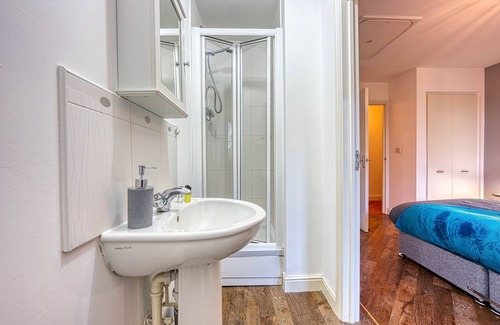 Sutton Coldfield Apartamento | Blue Cedar 2 Bed, 2 Bath Apt with Parking, Birmingham by 360Midlands