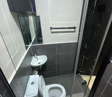 Yaba Apartamento | Gbade's Condo F18