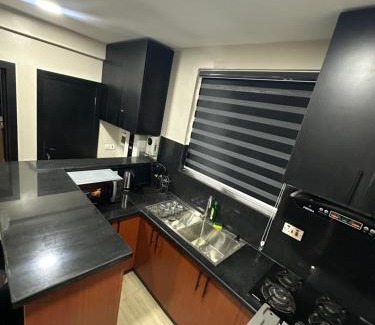 Yaba Apartamento | Gbade's Condo F18