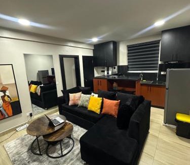 Yaba Apartamento | Gbade's Condo F18