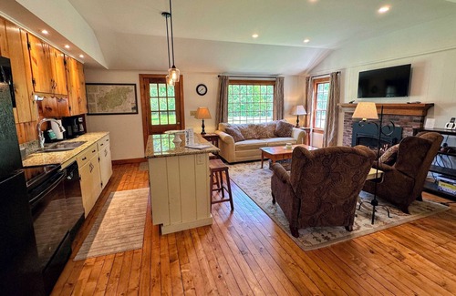 Easton Cabaña | GC Cannon ski cottage 10 minutes from Franconia. Fire Pit, wifi, laundry, and dog friendly!