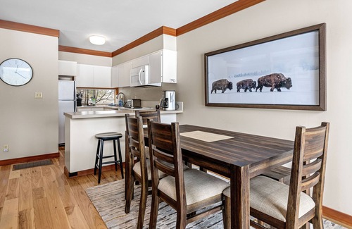 Black Butte Ranch Condominio | GC094 | Rare Spring Availability! Condo on Big Meadow's 18th Fairway.