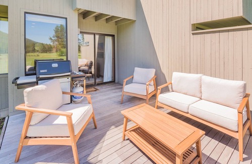 Black Butte Ranch Condominio | GC094 | Rare Spring Availability! Condo on Big Meadow's 18th Fairway.