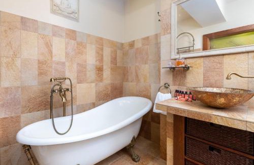 Kamienna Gora Apartamento | Gdynia Centrum Wyjątkowy Apartament przy Promenadzie z Balkonem by Noclegi Renters