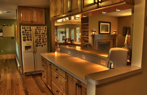 Ann Arbor Casa | Casa Geaux! .75 millas a pie de Big House. W / BBall Court