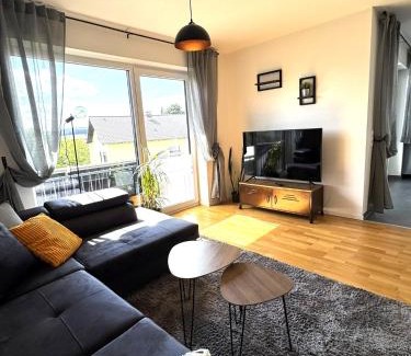 Unteraurach Apartamento | Gehobenes Wohnen mit Balkon, Parkplatz und keine 10 Minuten in die City