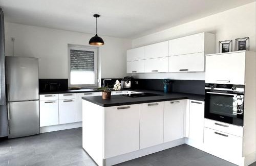 Unteraurach Apartamento | Gehobenes Wohnen mit Balkon, Parkplatz und keine 10 Minuten in die City