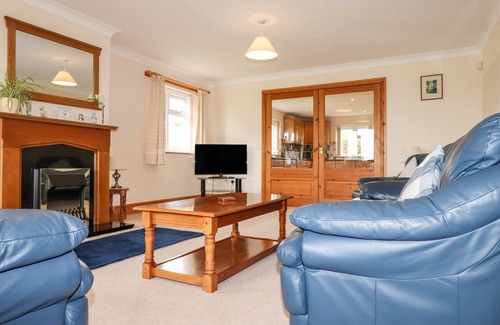 Rhyd-y-clafdy Casa | GELLI GRON, character holiday cottage, with a garden in Y Ffor