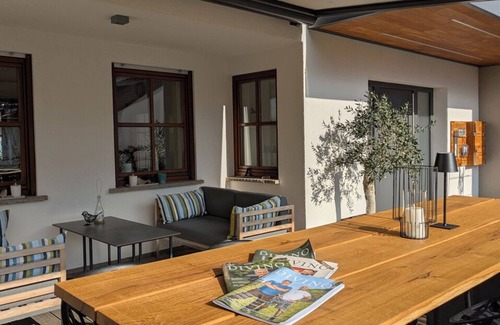 Nordheim a. Main Apartamento | Gemütliche 70qm Ferienwohnung mit Balkon, kostenfreies Parken und WLAN, Frühstücksbuffet, voll ausgestattete Küche