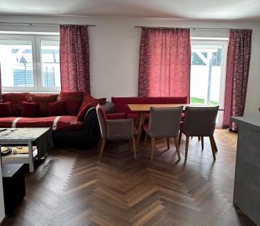Wilfersdorf Casa | Gemütliche Doppelhaushälfte mit Garten, Terrasse Ruhige Lage in Hobersdorf