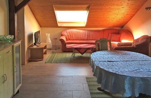 Waldbrunn Apartamento | Apartamento moderno en Ellar con terraza