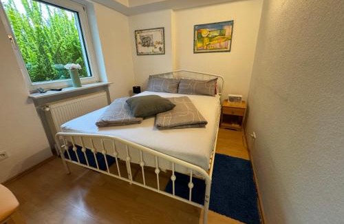 Urdenbach Apartamento | Gemütliche Ferienwohnung nähe Schloss Benrath & Rhein Düsseldorf Urdenbach