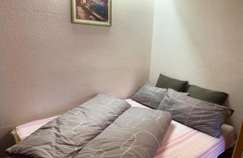Urdenbach Apartamento | Gemütliche Ferienwohnung nähe Schloss Benrath & Rhein Düsseldorf Urdenbach