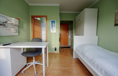 Ortsamt 5 Condominio | Gemütliche, Komplette Kleine Gästewohnung mit Balkon in der Hansestadt Rostock