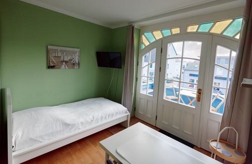 Ortsamt 5 Condominio | Gemütliche, Komplette Kleine Gästewohnung mit Balkon in der Hansestadt Rostock