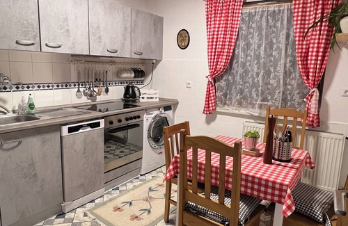 Oberwinter Apartamento | Gemütliche Unterkunft Zentral in Oberwinter mit Balkon