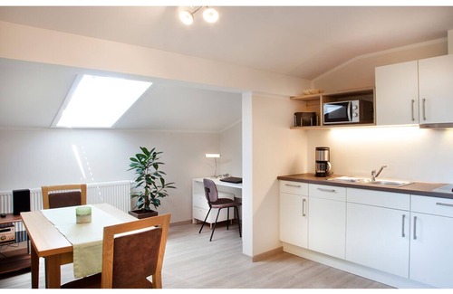 Bad Birnbach Apartamento | Aplicación acogedora. 58m² en el ático con balcón.