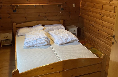 Haren Cabina | Gemütliches Block Holzhaus in Ruhiger Lage mit Kamin