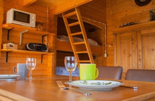 Medebach Cabina | Gemütliches Blockhaus auf Schönem Campingplatz