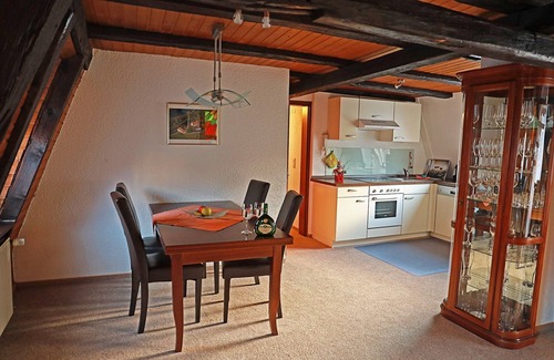 Volkach Apartamento | Gemütliches Feriendomizil, kostenfreies WLAN, voll ausgestattet, helle Küche,romantisches Himmelbett
