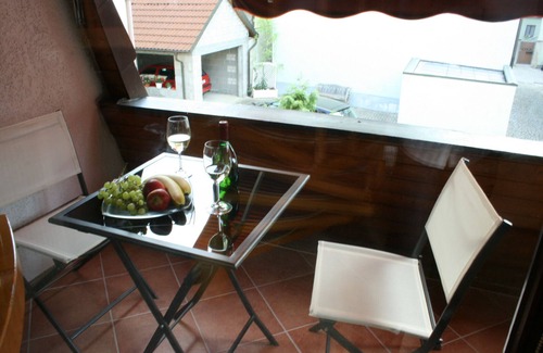 Volkach Apartamento | Gemütliches Feriendomizil, kostenfreies WLAN, voll ausgestattet, helle Küche,romantisches Himmelbett