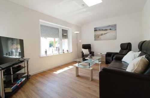 Weener Apartamento | Gemütliches Ferienhaus Lütje Huske mit Garten, 25666