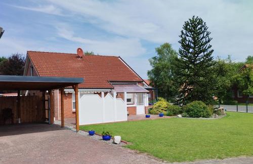 Weener Apartamento | Gemütliches Ferienhaus Lütje Huske mit Garten, 25666