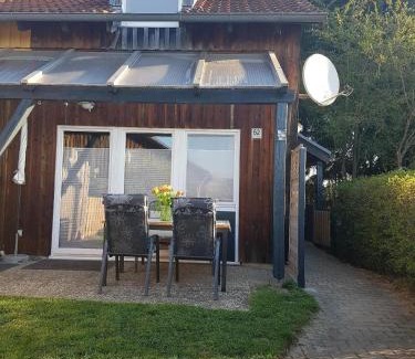 Zandt Casa | Gemütliches Ferienhaus mit Kamin und eigenem Garten in bayerischem Feriendorf
