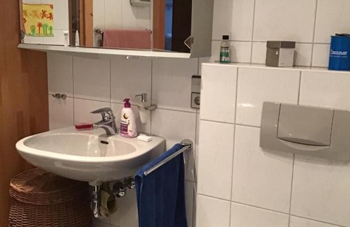 Winningen Casa | gemütliches Zimmer in Winningen mit Garten-, Küchennutzung und Arbeitsplatz