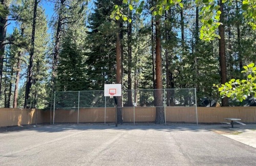 Tahoe Valley Apartamento | Gem in South Lake Tahoe Vikingsholm