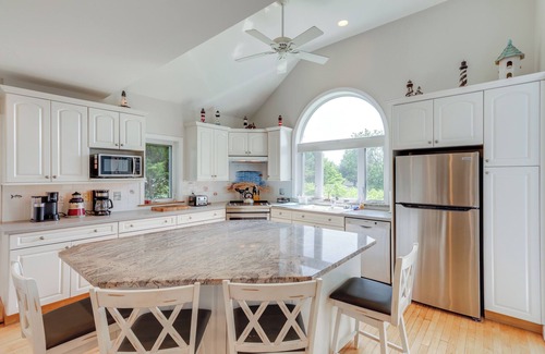 Bonnet Shores Casa | Gem of Narragansett Beach, House Retreat!