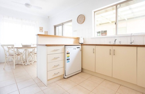 Glenelg East Casa | Gem on Sixth - Beach - WiFi - Tram