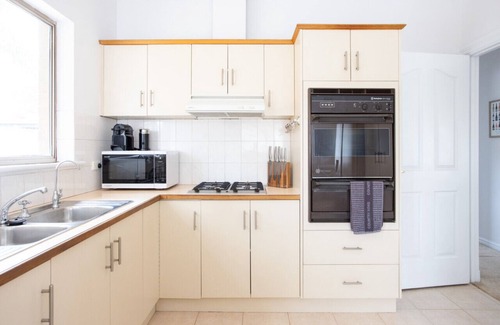 Glenelg East Casa | Gem on Sixth - Beach - WiFi - Tram
