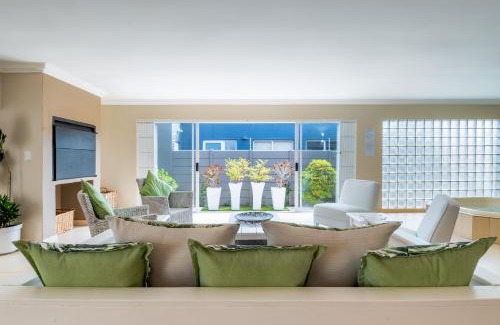 West Beach Casa | Gem with indoor jacuzzi