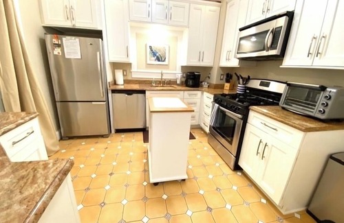 The Palisades Casa | Gem with Parking in DC Palisades Village