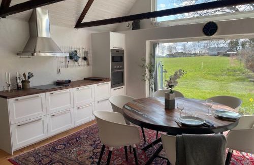 Loderup Casa | Generös skånegård i idylliska Örum